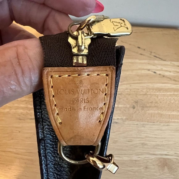 LV Vintage Toiletry Pouch - Picture 6 of 6